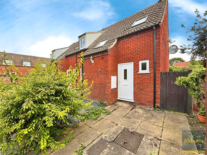 3 Bedroom End Of Terrace House To Rent In Dairy Farm Court, Attleborough, NR17