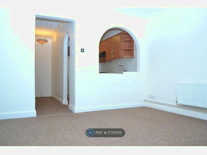 1 Bedroom Flat To Rent In Gordon Road, Newbury, RG14