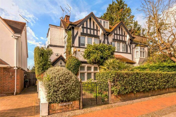 3 Bedroom Flat To Rent In Akehurst Street, Roehampton, SW15