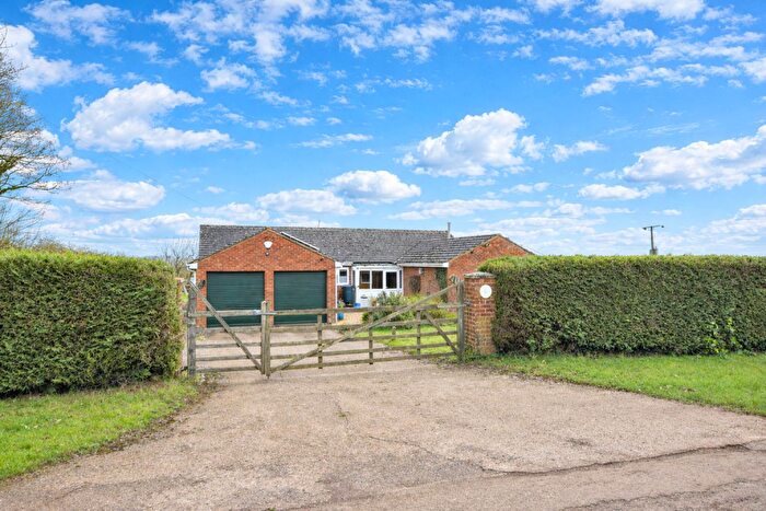 4 Bedroom Detached Bungalow For Sale In Overend Green Lane, Heath And Reach, LU7