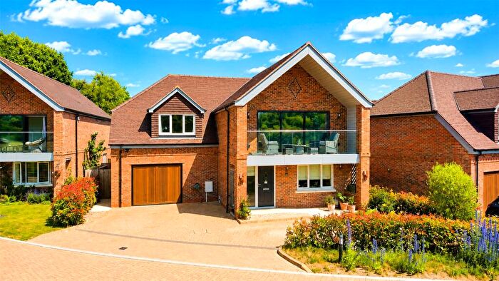 4 Bedroom Detached House For Sale In Stoneham Park, Tilehurst, Reading, Berkshire, RG31