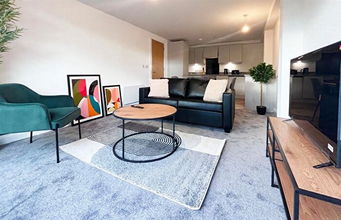 3 Bedroom Flat To Rent In Willow Court, Ford Lane, Salford, M6