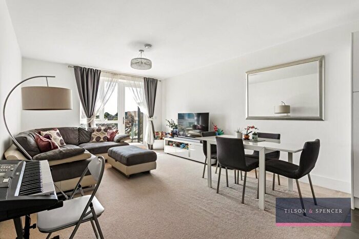 2 Bedroom Apartment For Sale In Fulbourne Road, London, E17