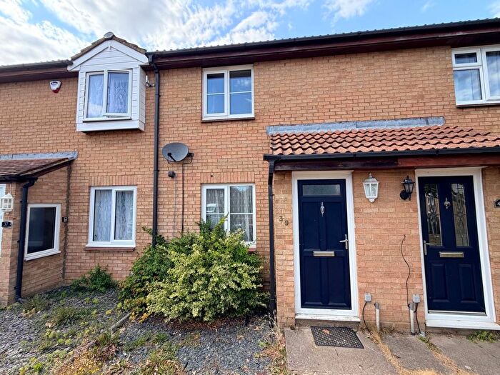 2 Bedroom Flat To Rent In Constable Close, Houghton Regis, Dunstable, Bedfordshire, LU5