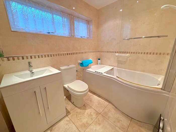 2 Bedroom Bungalow For Sale In Barleyfield Way, Houghton Regis, Dunstable, LU5