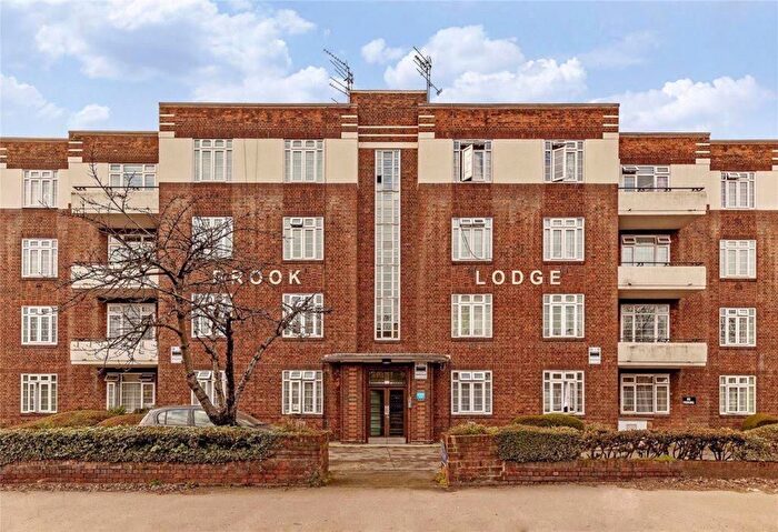 3 Bedroom Flat To Rent In Brook Lodge, North Circular Road, Golders Green, London, NW11