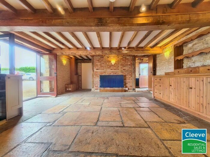 2 Bedroom Barn Conversion To Rent In Southam Lane, GL52