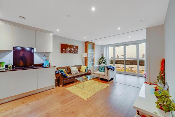 2 Bedroom Apartment For Sale In Gateway Tower, Canning Town, E16