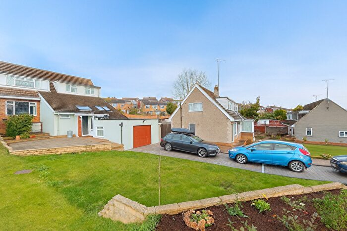 4 Bedroom Semi-Detached House For Sale In Rushdean Road, Rochester, ME2