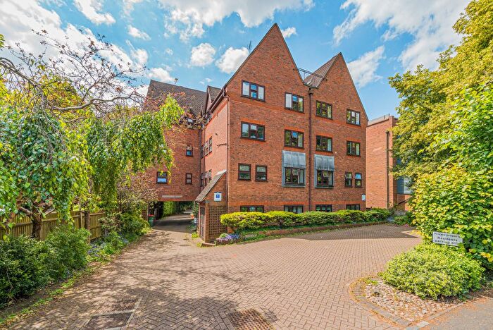 3 Bedroom Flat To Rent In Copthorne Court, Station Road, Leatherhead, KT22