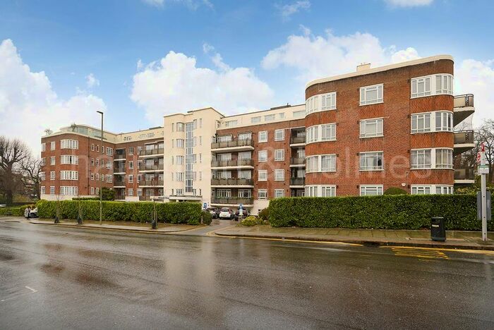 1 Bedroom Flat For Sale In Riverside Drive, NW11