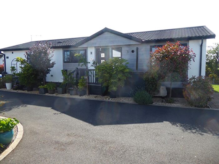 2 Bedroom Park Home For Sale In Marston Edge Park, Lower Quinton, Stratford Upon Avon, CV37