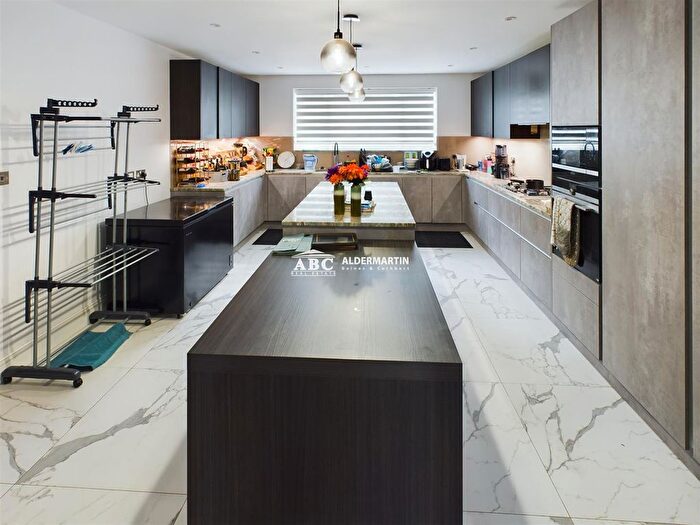 5 Bedroom Detached House For Sale In Queens Way, London, NW4