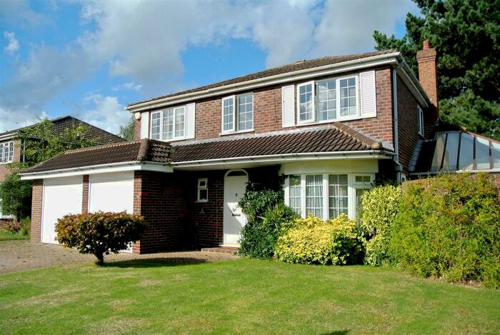 4 Bedroom Detached House To Rent In Marrowells, Weybridge, KT13