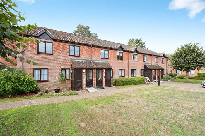 2 Bedroom Flat To Rent In Copenhagen Walk, Crowthorne, RG45