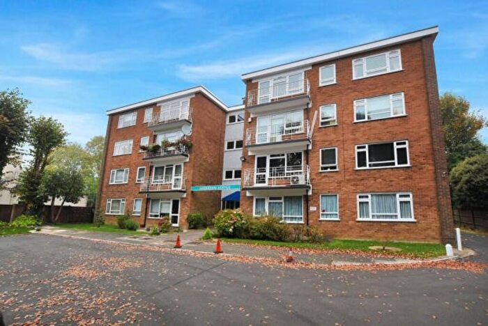 Apartment To Rent In Chase Side, Southgate, N14
