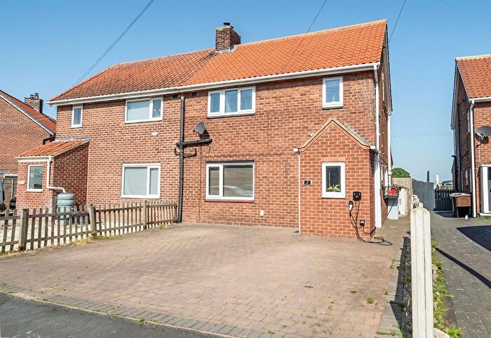 3 Bedroom Semi-Detached House For Sale In Bishops Close, Cawood, YO8