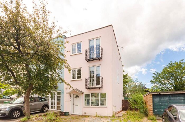 4 Bedroom End Of Terrace House To Rent In Eaton Drive, Kingston Hill, Kingston Upon Thames, KT2