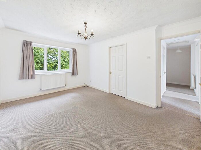 2 Bedroom Flat To Rent In Newry Park East, Chester, CH2