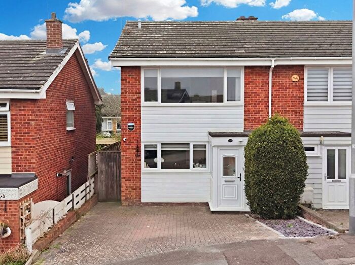 3 Bedroom Semi-Detached House For Sale In Dedham Road, Billericay, CM11