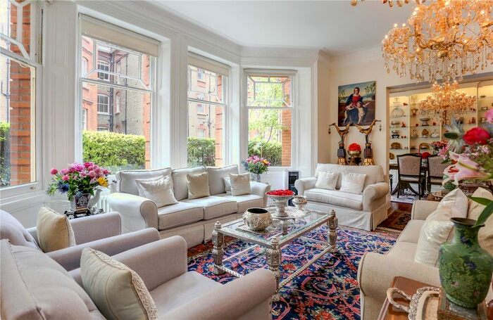 4 Bedroom Flat To Rent In Wynnstay Gardens, Kensington, London, W8