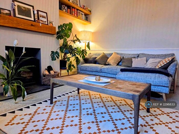 2 Bedroom Flat To Rent In Lesbury Road, Newcastle Upon Tyne, NE6