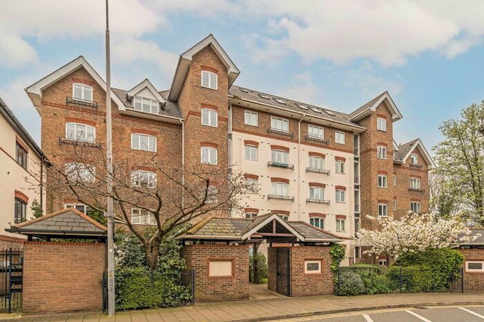 2 Bedroom Flat To Rent In Steadfast Road, Kingston Upon Thames, KT1