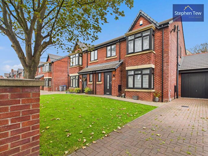 4 Bedroom Semi Detached House For Sale In Stonyhill Avenue, Blackpool, FY4