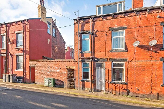 2 Bedroom End Of Terrace House To Rent In Greenock Place, Leeds, West Yorkshire, LS12