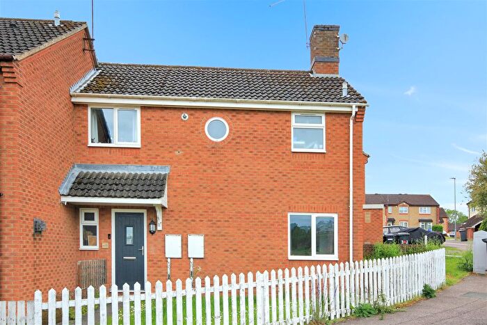 3 Bedroom Semi-Detached House For Sale In Charles Street, Wellingborough, NN8