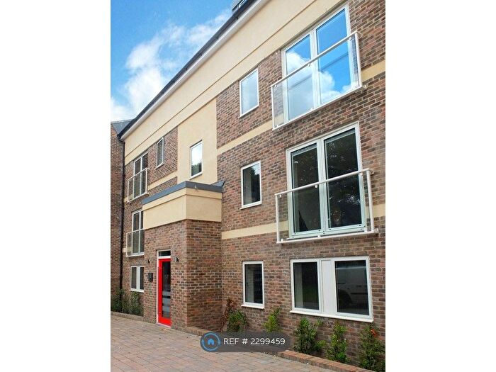 3 Bedroom Flat To Rent In Fieldings Lodge, Winchester, SO22