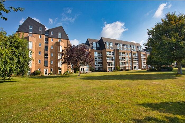 1 Bedroom Flat For Sale In Sandgate Road, Folkestone, Kent, CT20