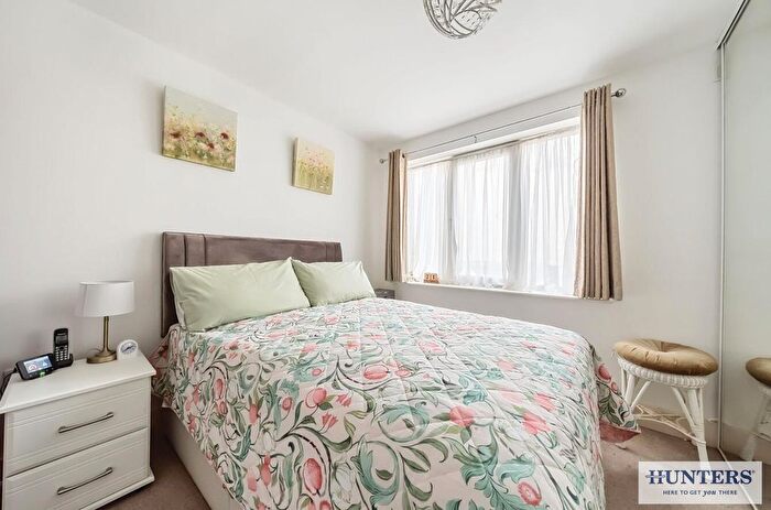 2 Bedroom Flat For Sale In Central Avenue, Welling, DA16