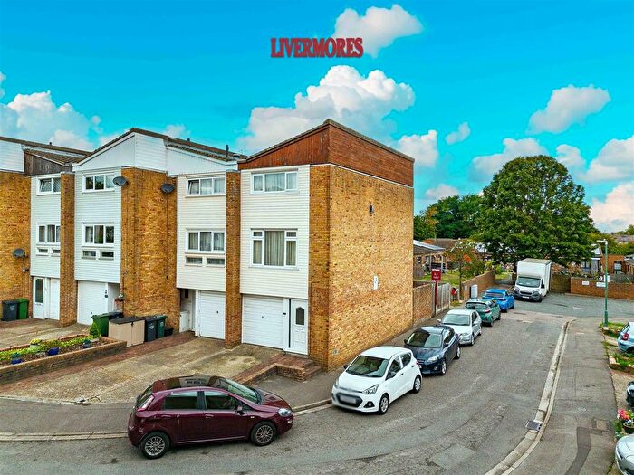 3 Bedroom End Of Terrace House For Sale In Phoenix Place, Dartford, DA1