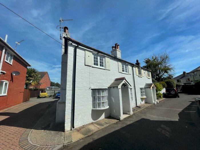 3 Bedroom Detached House To Rent In Purewell, BH23