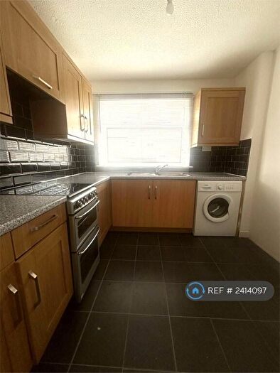 3 Bedroom Flat To Rent In Harris Road, Glasgow, G23