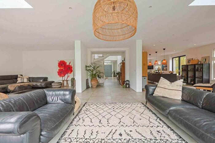 6 Bedroom Terraced House To Rent In Burhill, Walton-on-thames, KT12