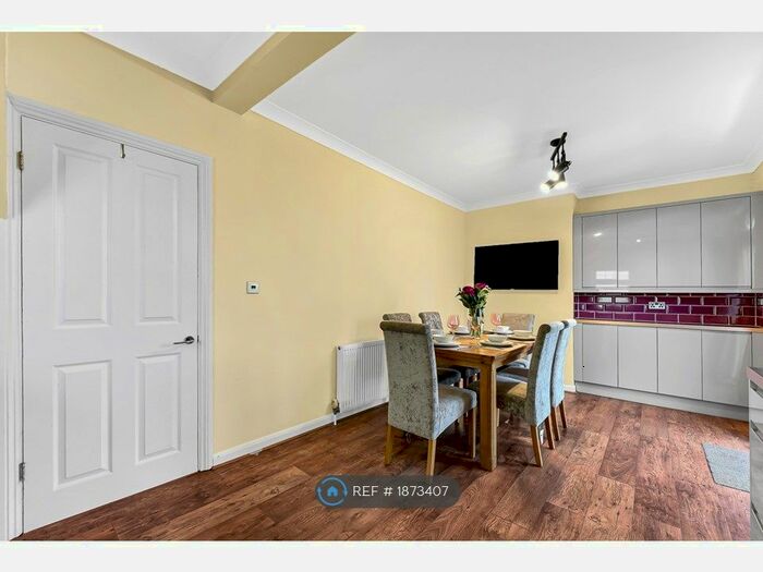 3 Bedroom Semi-Detached House To Rent In Waite Davies Road, London, SE12