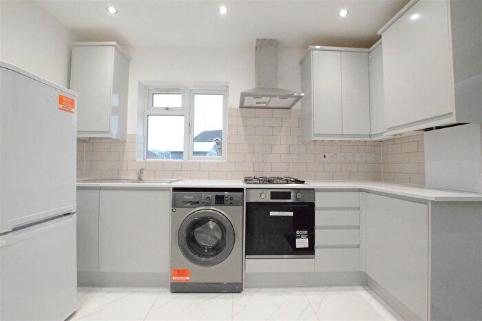 3 Bedroom Property To Rent In Granville Avenue, Slough, SL2