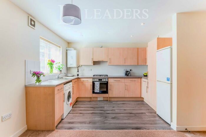 2 Bedroom Flat To Rent In Kennedy Road, Horsham, RH13