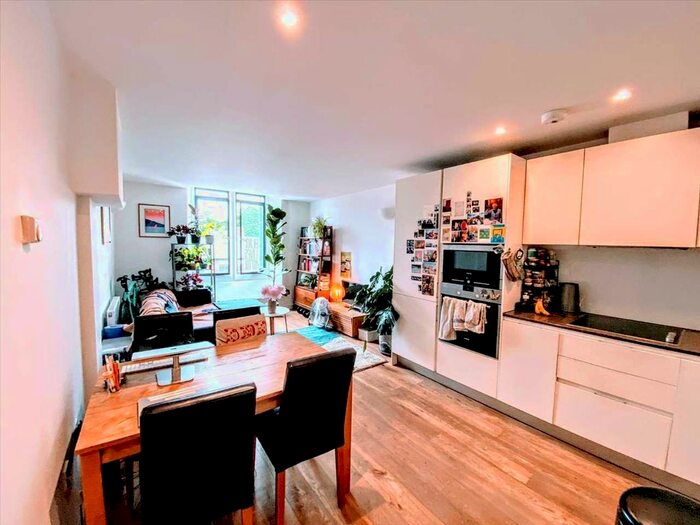 1 Bedroom Flat To Rent In Samuel Baines House, Mundania Road, East Dulwich, SE22