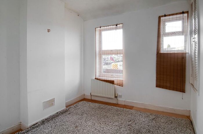 2 Bedroom End Terrace House For Sale In Barker Lane, Chesterfield, S40