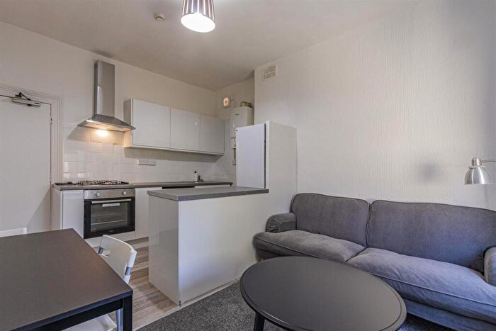 3 Bedroom Flat To Rent In Richmond Road, Roath, CF24