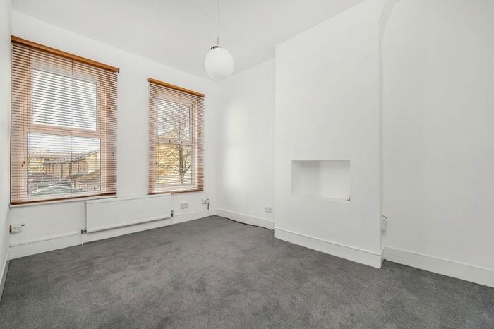 2 Bedroom Flat To Rent In Maxted Road, Peckham Rye, London, SE15