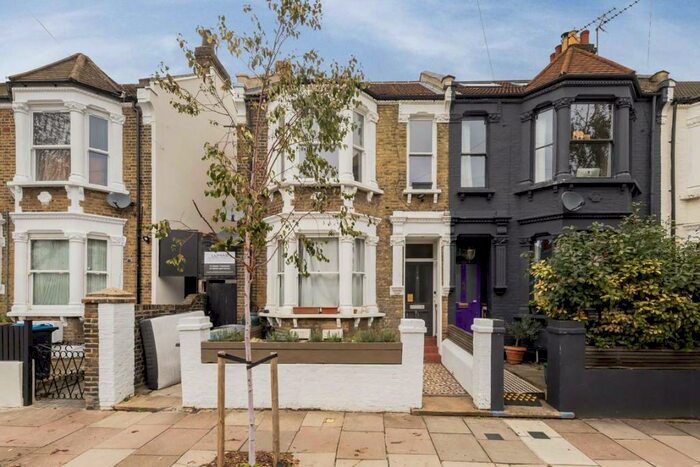 3 Bedroom Flat To Rent In Wakeman Road, Wakeman Road, NW10