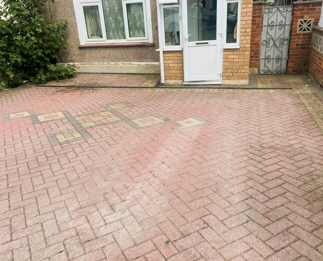 3 Bedroom Semi-Detached House To Rent In Emes Road, Erith, DA8