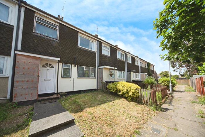 3 Bedroom Terraced House For Sale In Flint Close, Luton, LU3