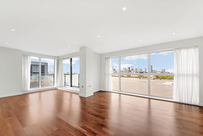 2 Bedroom Flat To Rent In Knights Tower, Wharf Street, London, SE8