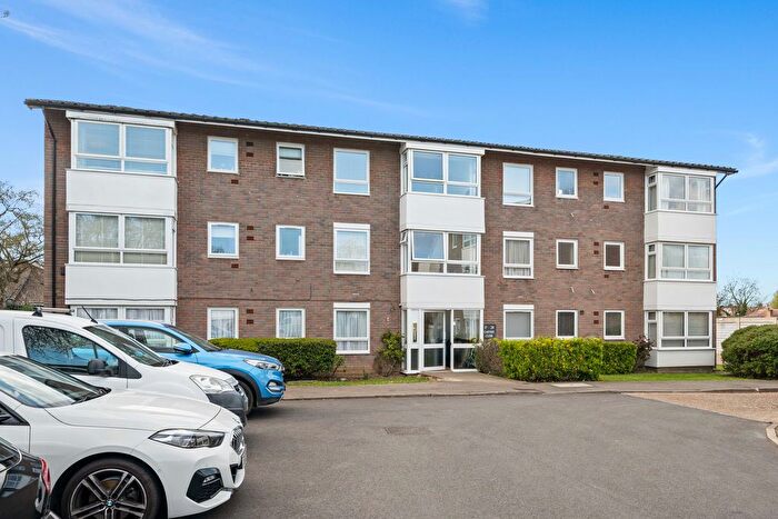 1 Bedroom Flat For Sale In Carters Close, Worcester Park, KT4