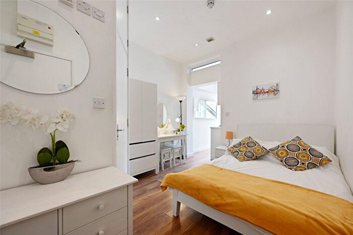 Studio To Rent In Bloemfontein Road, London, W12
